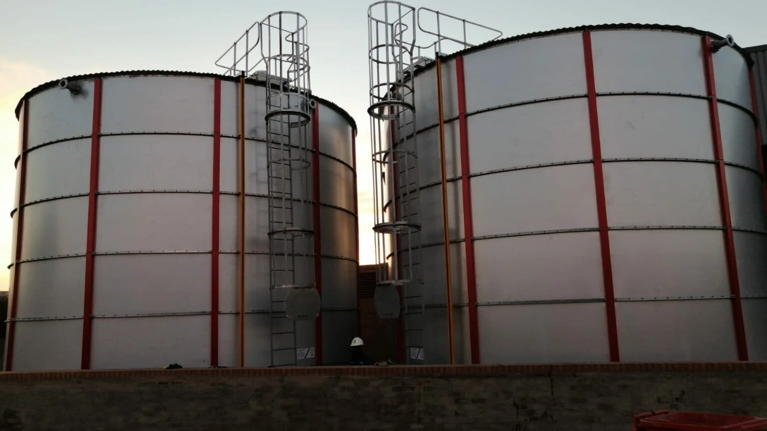 Circular welded petroleum fuel storage tank farm